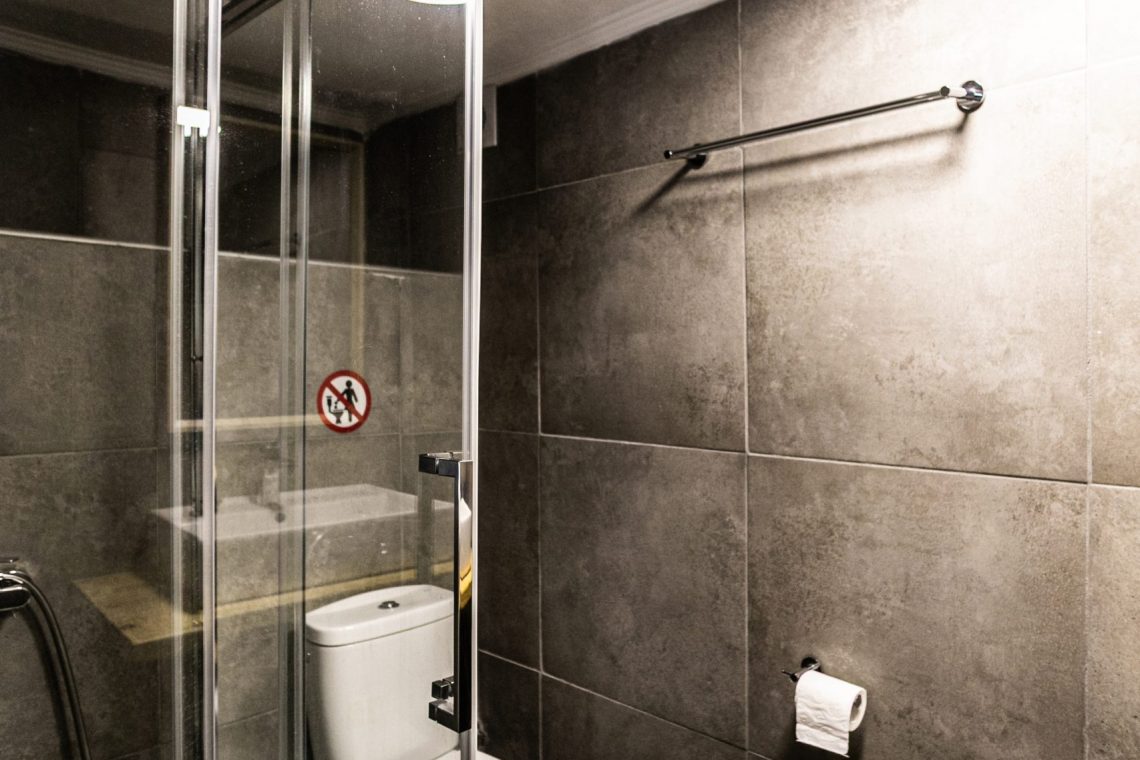 1. BATHROOM_001