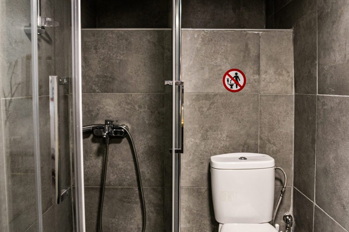 3. BATHROOM_006